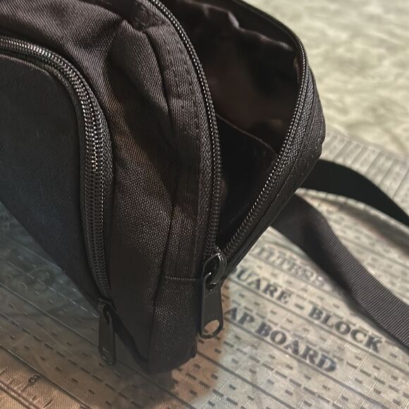 L.L. Bean Black fanny pack - Picture 3 of 7